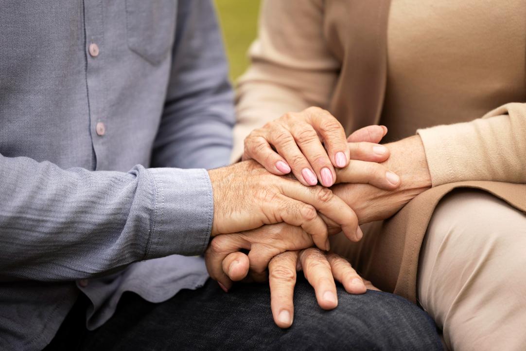 holding-hands
